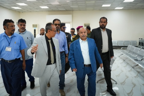 الخنبشي يتفقد مطار الريان الدولي وميناء المكلا ويشدد على تعزيز إجراءات الحماية والطوارئ الخنبشي يتفقد مطار الريان الدولي وميناء المكلا ويشدد على تعزيز إجراءات الحماية والطوارئ
