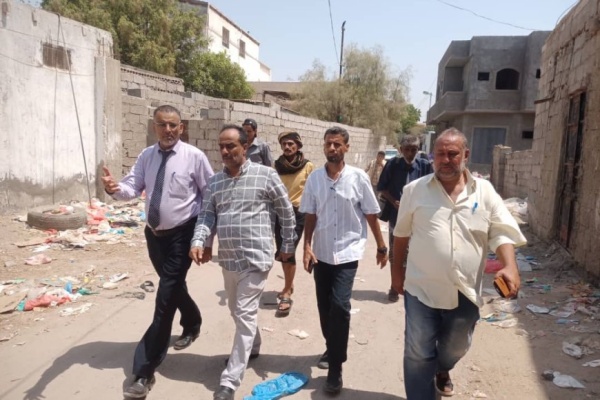 مدير عام خورمكسر يناقش استكمال شبكة الصرف الصحي ورصف حي الزراعة مدير عام خورمكسر يناقش استكمال شبكة الصرف الصحي ورصف حي الزراعة