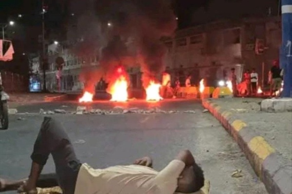 بالصور عودة ثورة الفرشان إلى شوارع العاصمة المؤقتة عدن بالصور عودة ثورة الفرشان إلى شوارع العاصمة المؤقتة عدن