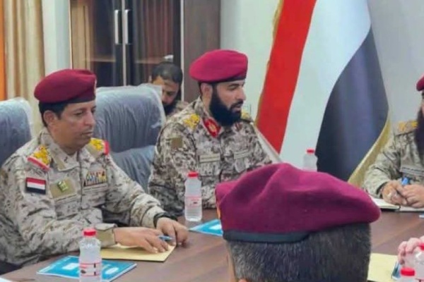 قائد المنطقة العسكرية الرابعة يشدد على رفع الجاهزية وتعزيز الإستعداد في محور أبين قائد المنطقة العسكرية الرابعة يشدد على رفع الجاهزية وتعزيز الإستعداد في محور أبين