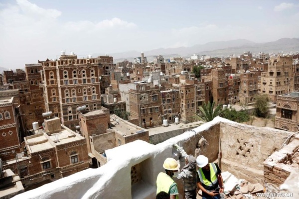 الحزمي يتساءل عن ممارسة حوثية في صنعاء وغياب قيادات الجماعة عنها