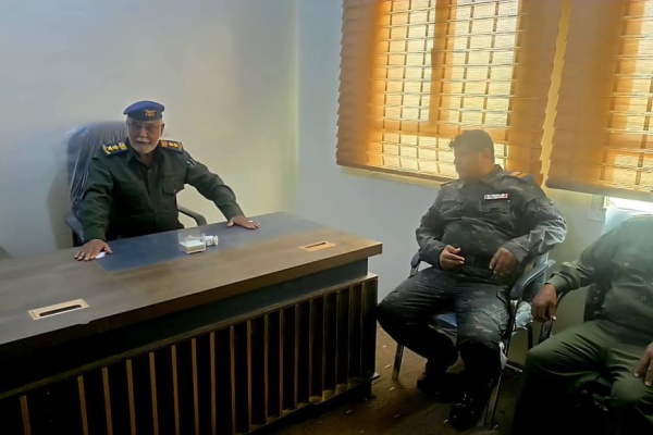 العقيد الدهولي يتفقد إدارة شرطة مديرية عسيلان ويشدد على رفع الجاهزية واليقظة الأمنية العقيد الدهولي يتفقد إدارة شرطة مديرية عسيلان ويشدد على رفع الجاهزية واليقظة الأمنية
