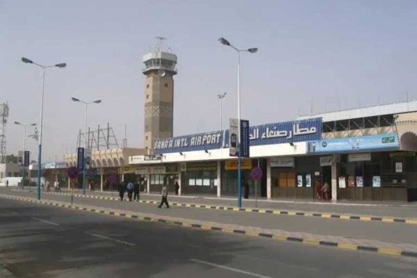 مطار صنعاء يتحول لممر سري 5 طائرات في يوم واحد تنقل مسؤولين وجثامين مطار صنعاء يتحول لممر سري 5 طائرات في يوم واحد تنقل مسؤولين وجثامين