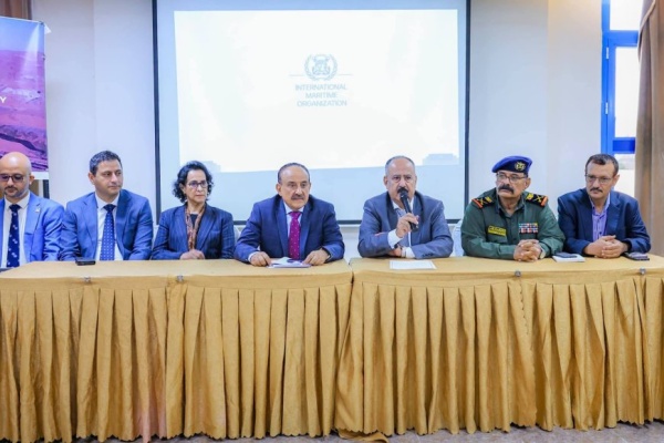 وزير النقل يؤكد أهمية تشكيل اللجنة الوطنية للأمن البحري لمواجهات التهديدات التي تشهدها المنطقة وزير النقل يؤكد أهمية تشكيل اللجنة الوطنية للأمن البحري لمواجهات التهديدات التي تشهدها المنطقة