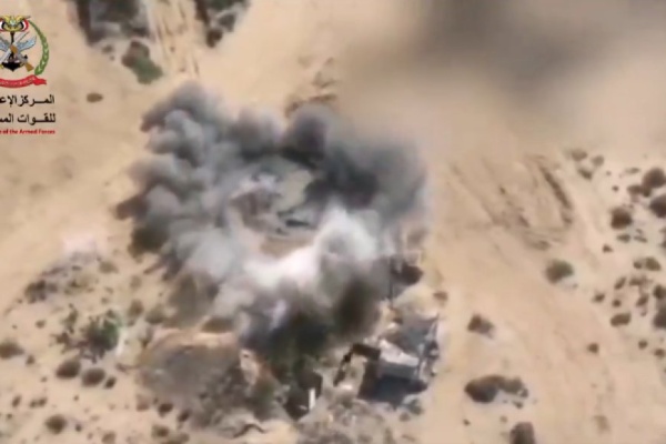 عاجل وبالفيديو هجوم مسي ر للقوات المسلحة يطال تجمعات مليشيا الحوثي بالمنطقة الخامسة عاجل وبالفيديو هجوم مسي ر للقوات المسلحة يطال تجمعات مليشيا الحوثي بالمنطقة الخامسة