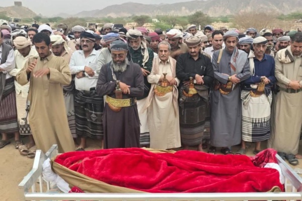 يتقدمهم المحافظ بن الوزير جموع غفيرة تشييع الشخصية التربوية القاضي محمد مبارك الديولي