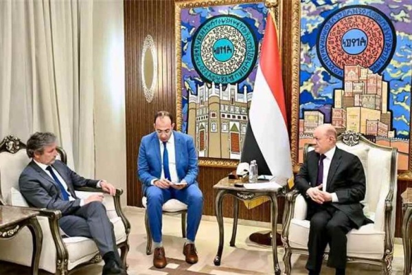 الرئيس العليمي سنستعيد الدولة والحوثي لن يحتكر قرار الحرب والسلم الرئيس العليمي سنستعيد الدولة والحوثي لن يحتكر قرار الحرب والسلم