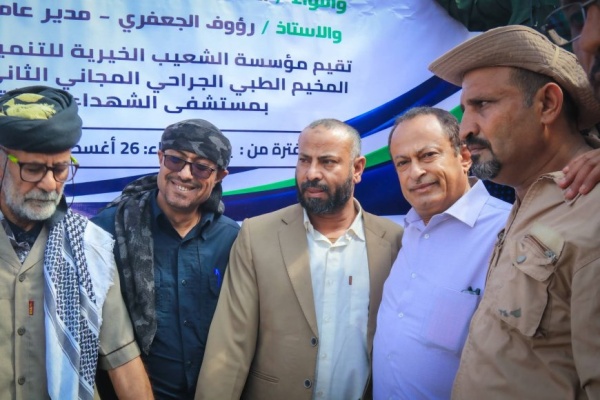 محافظ الضالع يدشن مشاريع مجتمعية رائدة في الشعيب ويشيد بتجربتها الملهمة في العمل التعاوني