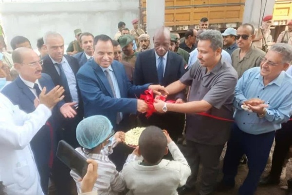 وزير الزراعة ومحافظ لحج يفتتحان مصنعا للأعلاف ويتفق دان منشآت بحثية وإنتاجية وتعليمية بالمحافظة وزير الزراعة ومحافظ لحج يفتتحان مصنعا للأعلاف ويتفق دان منشآت بحثية وإنتاجية وتعليمية بالمحافظة
