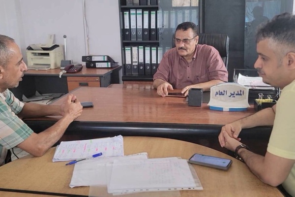 مدير عام البريقة يناقش مع مدير المنطقة الثالثة للكهرباء س بل تحسين الشبكة بالمديرية