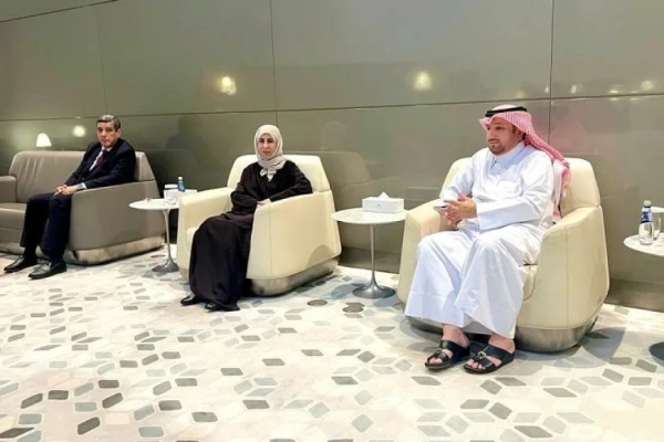 حملت رسالة خطية من الرئيس العليمي لأمير قطر وزيرة الخارجية أفراح الزوبة تصل الدوحة حملت رسالة خطية من الرئيس العليمي لأمير قطر وزيرة الخارجية أفراح الزوبة تصل الدوحة