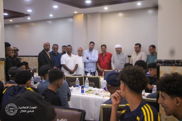 في صورة تجسد الروح الرياضية إدارة نادي التلال تستضيف بعثة شعب حضرموت في صورة تجسد الروح الرياضية إدارة نادي التلال تستضيف بعثة شعب حضرموت