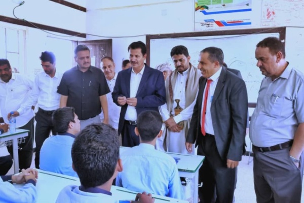 نائب وزير التربية يدشن العام الدراسي الجديد بمدارس محافظة مارب نائب وزير التربية يدشن العام الدراسي الجديد بمدارس محافظة مارب