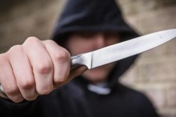 في بلد عربي إنقاذ طفلة حاول والدها ذبحها تفاصيل