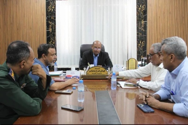 مدير عام المكلا يترأس اجتماعا موسعا لمناقشة انطلاقة العام الدراسي وتعزيز الحماية الأمنية للمدارس مدير عام المكلا يترأس اجتماعا موسعا لمناقشة انطلاقة العام الدراسي وتعزيز الحماية الأمنية للمدارس