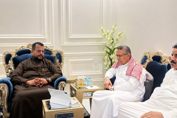 رئيس مجلس الشورى يستقبل وفد مؤسسة قطرات للتنمية في الرياض ويشيد بجهودها التنموية رئيس مجلس الشورى يستقبل وفد مؤسسة قطرات للتنمية في الرياض ويشيد بجهودها التنموية