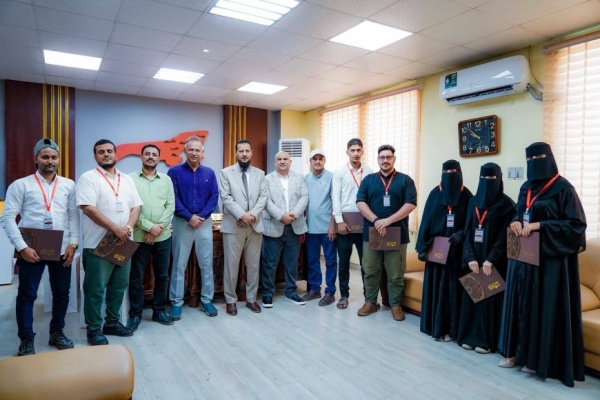 محافظ العاصمة عدن يكر م أوائل طلاب معاهد التعليم الفني والتدريب المهني