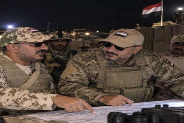 زيارة ليلية مفاجئة لخطوط النار الأولى عضو الرئاسي الفريق طارق يتابع المعارك من قلب الحدث