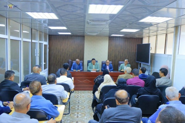 وكيل الهيئة يناقش مستوى الأداء والانضباط الوظيفي والخطط الاستراتيجية لتطوير الهيئة