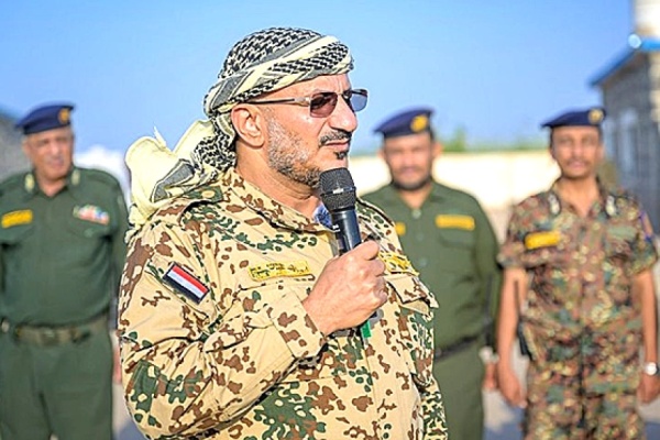 انباء عن مغادرة طارق صالح مدينة المخا و إتهامه لدولة تسببت بسقوطها