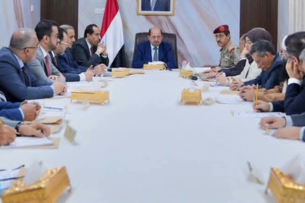 مجلس الوزراء يناقش تداعيات التصعيد الحوثي ويتخذ عدد من الإجراءات لتعزيز الاستجابة الحكومية للتطورات مجلس الوزراء يناقش تداعيات التصعيد الحوثي ويتخذ عدد من الإجراءات لتعزيز الاستجابة الحكومية للتطورات