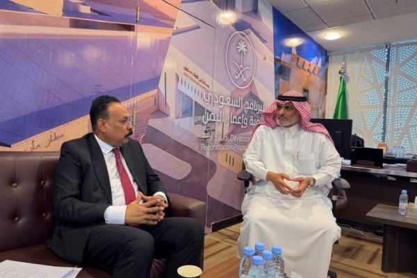 وزير الأشغال يبحث مع البرنامج السعودي تعزيز التعاون في قطاع الطرق والبنية التحتية وزير الأشغال يبحث مع البرنامج السعودي تعزيز التعاون في قطاع الطرق والبنية التحتية