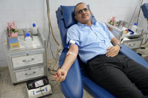وزير الصحة يدشن حملة للتبرع بالدم ويتفقد الجرحى في مستشفى عبود وزير الصحة يدشن حملة للتبرع بالدم ويتفقد الجرحى في مستشفى عبود