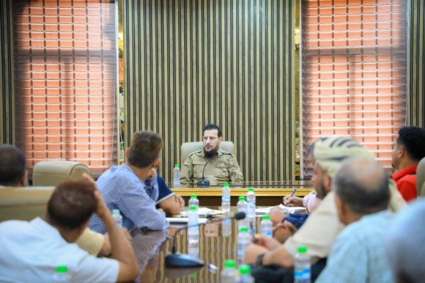 المحافظ شيخ يترأس اجتماع ا موسع ا برؤساء اللجان المجتمعية في العاصمة عدن المحافظ شيخ يترأس اجتماع ا موسع ا برؤساء اللجان المجتمعية في العاصمة عدن