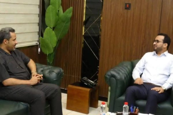 وزير الخدمة المدنية والتامينات يبحث مع محافظ لحج معالجة أوضاع المتعاقدين والاحتياج الوظيفي