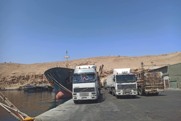 ميناء المكلا يشهد تحسنا في النشاط الملاحي واستقبال السفن التجارية ميناء المكلا يشهد تحسنا في النشاط الملاحي واستقبال السفن التجارية