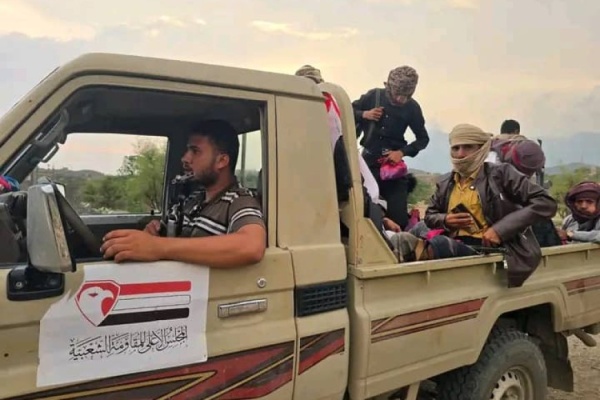 تصعيد متقطع في جبهة الشقب نيران الأقروض تتدخل لإخماد مصادر الحوثيين جنوب شرق تعز تصعيد متقطع في جبهة الشقب نيران الأقروض تتدخل لإخماد مصادر الحوثيين جنوب شرق تعز