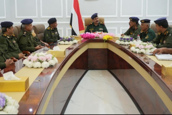 وزير الداخلية يؤكد رفع الجاهزية الأمنية وتعزيز حماية المدن والمديريات المحررة وزير الداخلية يؤكد رفع الجاهزية الأمنية وتعزيز حماية المدن والمديريات المحررة