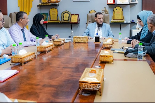 محافظ العاصمة عدن يبحث مع بعثة الصليب الأحمر دعم القطاع الصحي ورعاية جرحى التصعيد الحوثي محافظ العاصمة عدن يبحث مع بعثة الصليب الأحمر دعم القطاع الصحي ورعاية جرحى التصعيد الحوثي