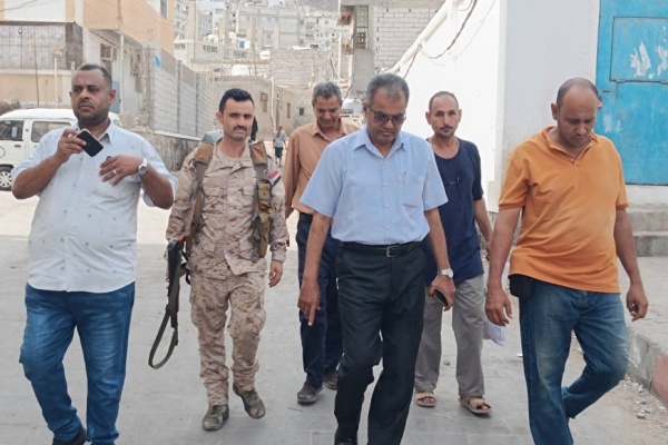 مدير عام المعلا يتفقد ميداني ا عدد ا من المواقع ويلتقي المواطنين للاستماع إلى قضاياهم مدير عام المعلا يتفقد ميداني ا عدد ا من المواقع ويلتقي المواطنين للاستماع إلى قضاياهم
