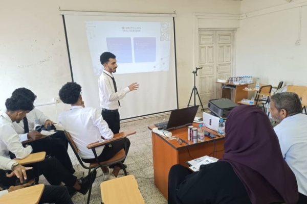 مشاريع مبتكرة تجسد إبداعات طلاب كلية الحاسوب بجامعة عدن