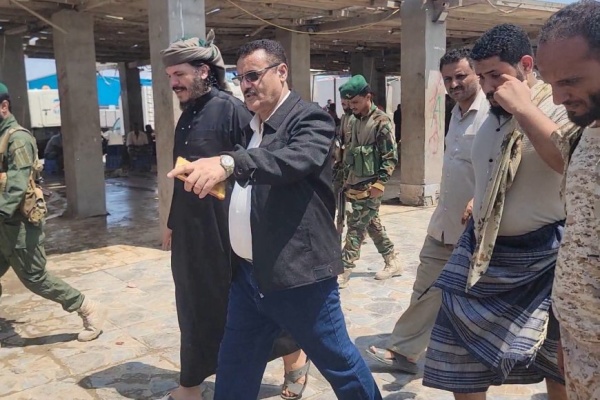 خلال زيارته لمركز الإنزال وساحة حراج الضربة مدير البريقة يؤكد اهتمام قيادة السلطة المحلية بالنهوض وتطوير كافة المنشآت السمكية