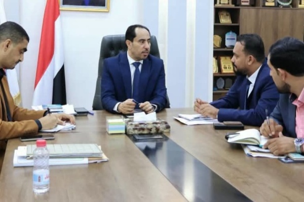 الوزير البكري يلتقي مدير عام مكتب الوزارة بساحل حضرموت الوزير البكري يلتقي مدير عام مكتب الوزارة بساحل حضرموت