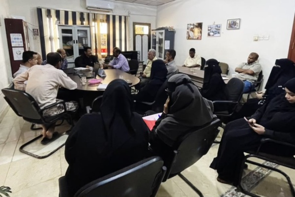 الوحدة التنفيذية للتغذية المدرسية تناقش الاستعدادات النهائية لتوزيع البسكويت المدرسي