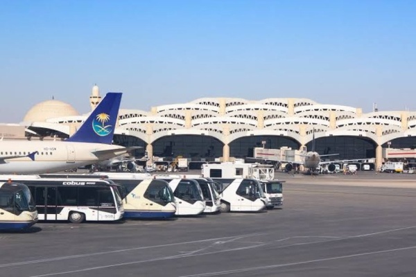 عاجل سماع دوي انفجار قوي في مطار بالرياض