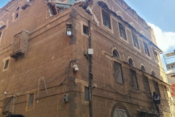 سقوط صاروخ حوثي في صنعاء سقوط صاروخ حوثي في صنعاء