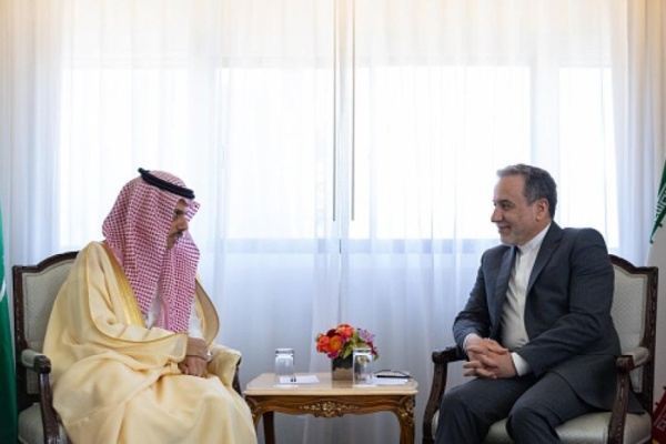 على وقع هجمات الحوثيين طهران تعرض الوساطة بين الرياض والحوثيين وتدعو لتسوية سياسية على وقع هجمات الحوثيين طهران تعرض الوساطة بين الرياض والحوثيين وتدعو لتسوية سياسية