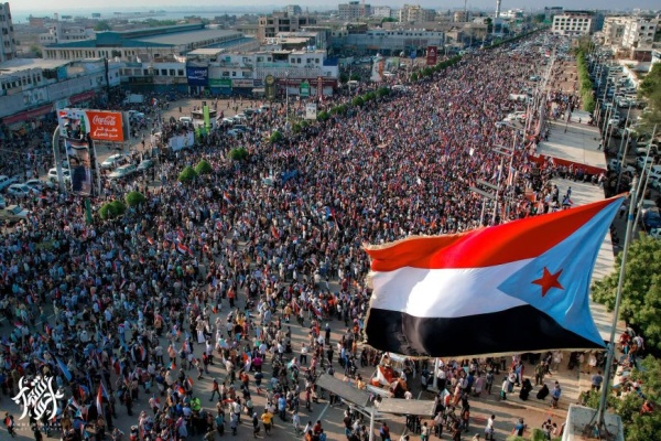 حشود غفيرة استجابة لدعوة عيدروس الزبيدي في مليونية التعبئة الشعبية العامة حشود غفيرة استجابة لدعوة عيدروس الزبيدي في مليونية التعبئة الشعبية العامة