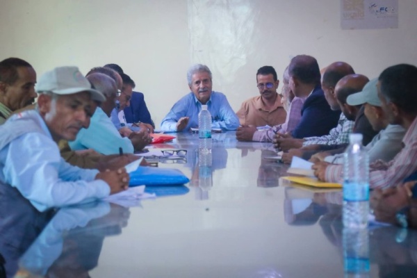 برئاسة وكيل أول المحافظة اجتماع موسع لمدراء عموم مديريات الضالع يقف أمام تقارير الأداء الإيرادي