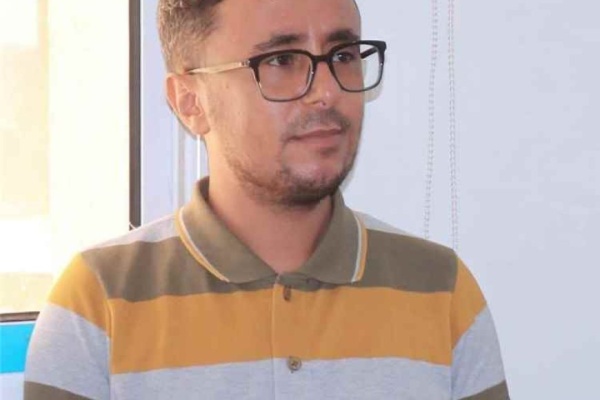صحفي يكشف تعرضه لتهديدات وملاحقة من قبل الحوثيين صحفي يكشف تعرضه لتهديدات وملاحقة من قبل الحوثيين