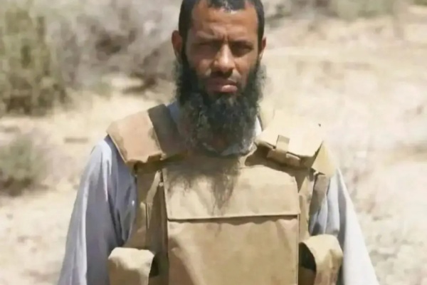 اللواء عبدالرحمن اللحجي يوجه رسالة هامة لمنتسبي قوات درع الوطن فيديو اللواء عبدالرحمن اللحجي يوجه رسالة هامة لمنتسبي قوات درع الوطن فيديو