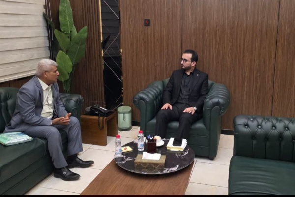 وزير الخدمة المدنية يلتقي مدير عام مكتب الوزارة بتعز ويبحث سير العمل الحكومي وزير الخدمة المدنية يلتقي مدير عام مكتب الوزارة بتعز ويبحث سير العمل الحكومي