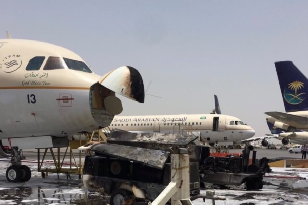 بدليل الموثق كشف حقيقة الفيديوهات المتداولة لاحتراق طائرة في مطار الملك خالد الدولي بالرياض بدليل الموثق كشف حقيقة الفيديوهات المتداولة لاحتراق طائرة في مطار الملك خالد الدولي بالرياض