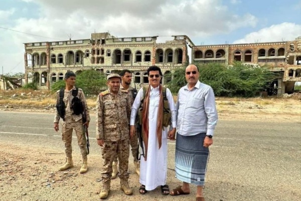 فتحي بن لزرق إعلان لمسحوق صابون كريستال على ملابس القيادات العسكري بجبهة ميدي