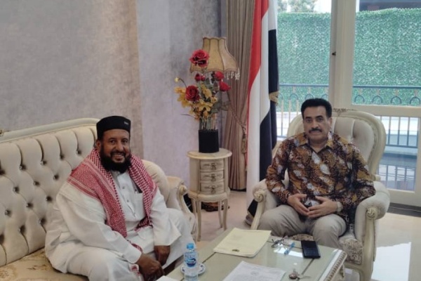 سفير اليمن في إندونيسيا يلتقي رئيس مؤسسة التنمية الخيرية بحضرموت سفير اليمن في إندونيسيا يلتقي رئيس مؤسسة التنمية الخيرية بحضرموت