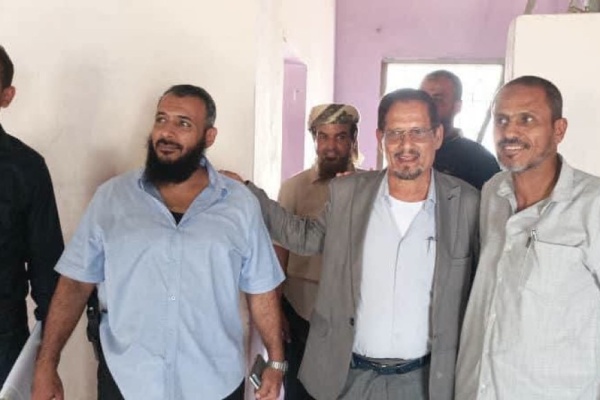 وكيل محافظة عدن لشؤون المديريات يتفقد أعمال الترميم والبناء بمبنى الأشغال العامة والطرق في التواهي وكيل محافظة عدن لشؤون المديريات يتفقد أعمال الترميم والبناء بمبنى الأشغال العامة والطرق في التواهي